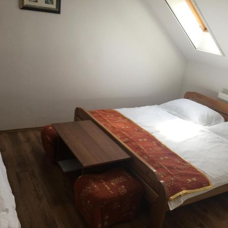 Naphaz Panzio Bed & Breakfast ทิสซาฟือแรด ภายนอก รูปภาพ
