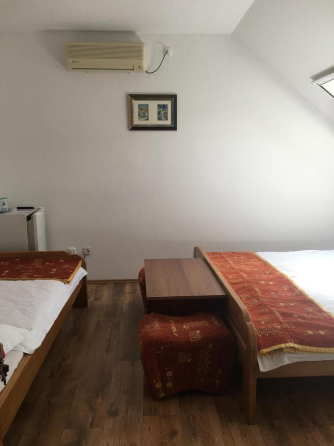 Naphaz Panzio Bed & Breakfast ทิสซาฟือแรด ภายนอก รูปภาพ