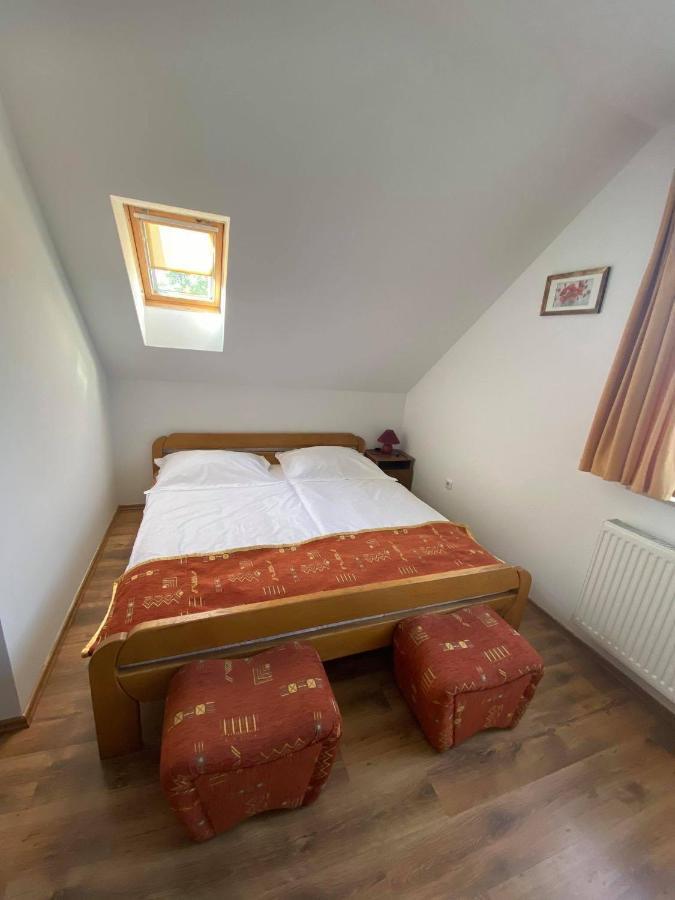 Naphaz Panzio Bed & Breakfast ทิสซาฟือแรด ภายนอก รูปภาพ