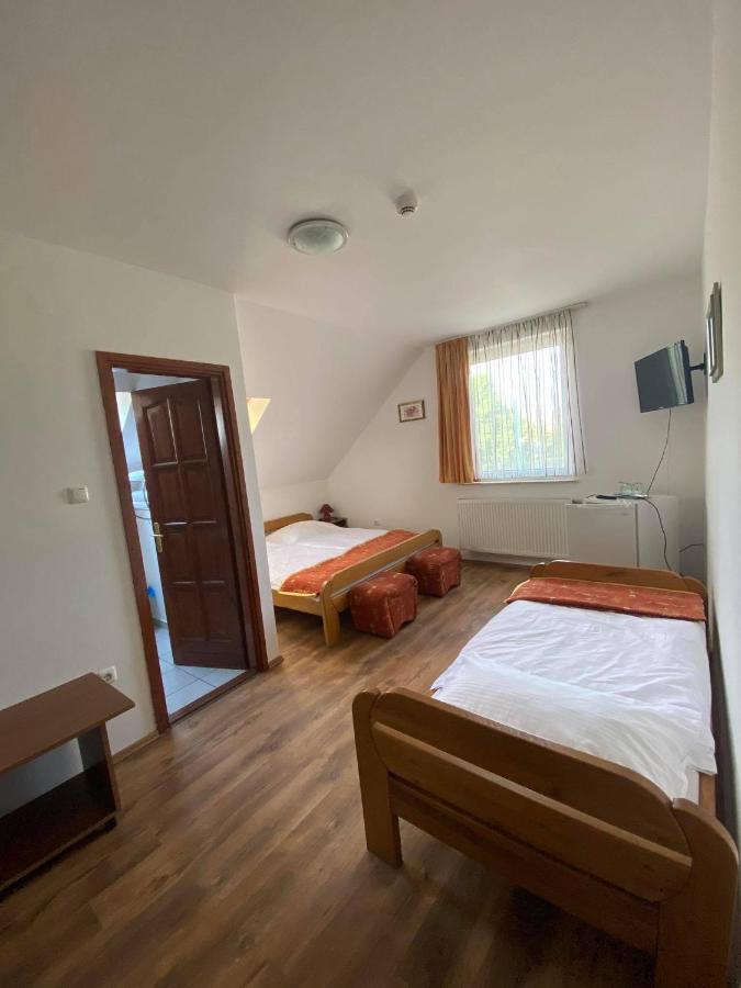 Naphaz Panzio Bed & Breakfast ทิสซาฟือแรด ภายนอก รูปภาพ