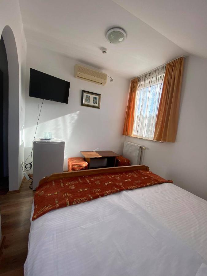 Naphaz Panzio Bed & Breakfast ทิสซาฟือแรด ภายนอก รูปภาพ