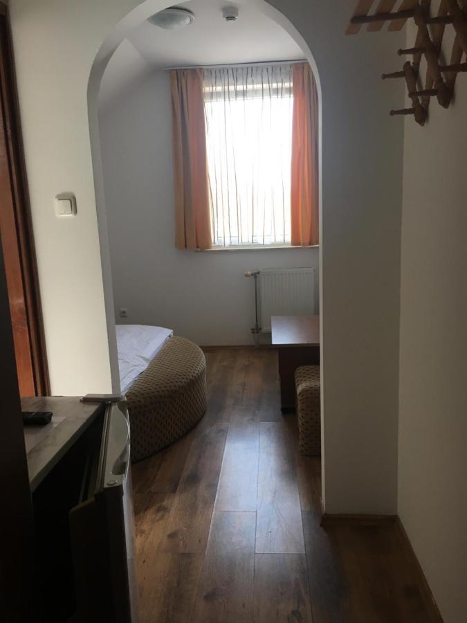 Naphaz Panzio Bed & Breakfast ทิสซาฟือแรด ภายนอก รูปภาพ